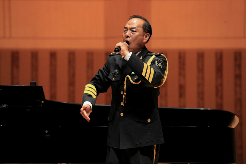 熊卿材,总政歌舞团男中音歌唱家,国家一级演员.中国音乐家协会会员.