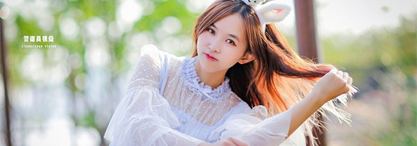 带可爱发箍的小姑娘