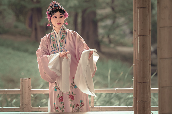 一曲菱歌抵万金